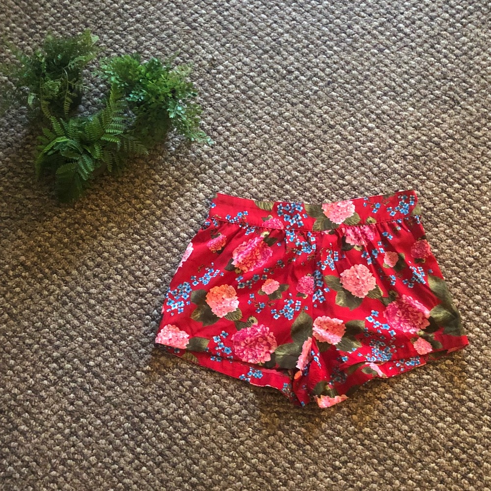 Stretchy waist floral shorts